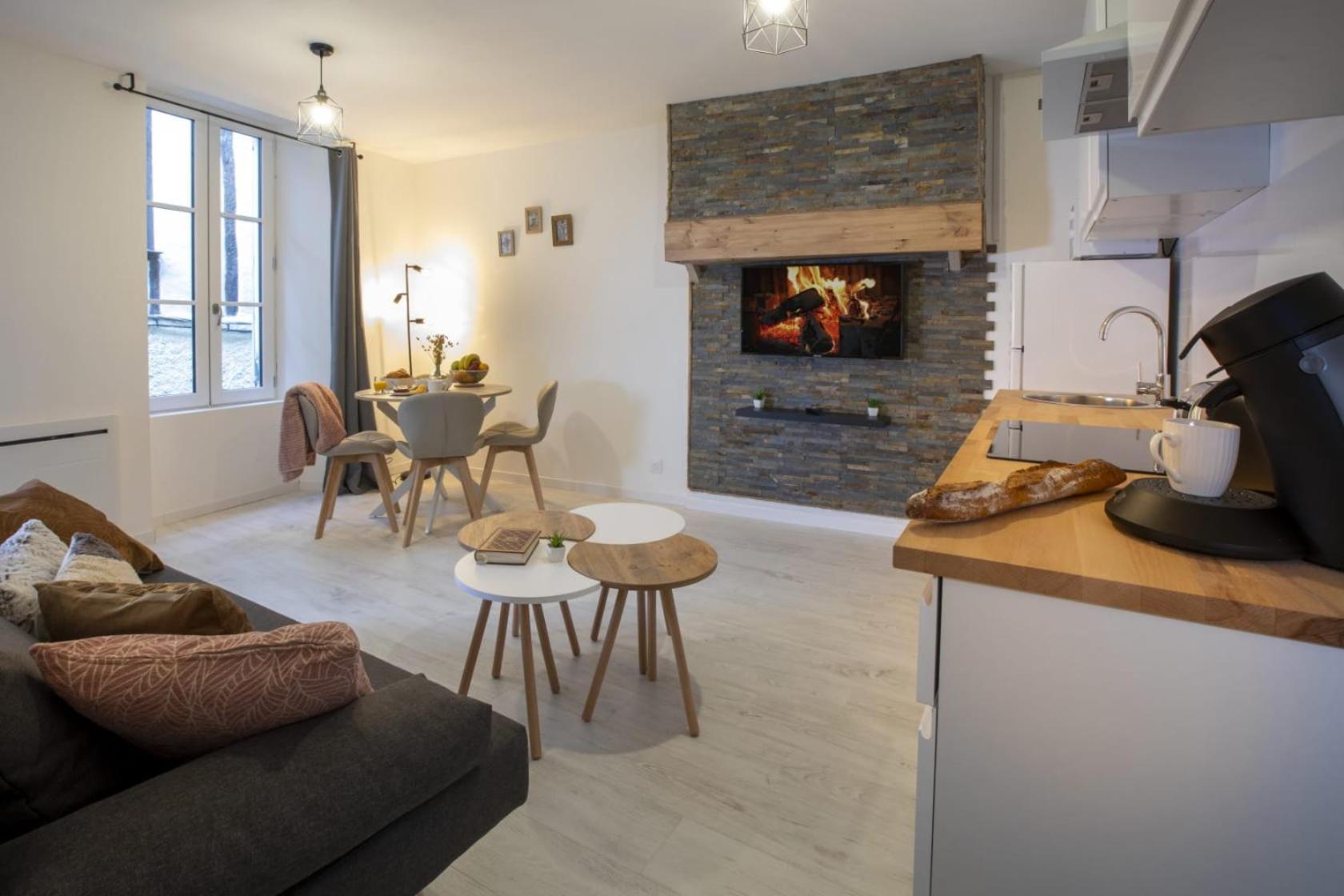 Le Nid 3 Etoiles Wifi, Netflix, Disney, Coeur De Bastide Villefranche-de-Rouergue Exterior photo