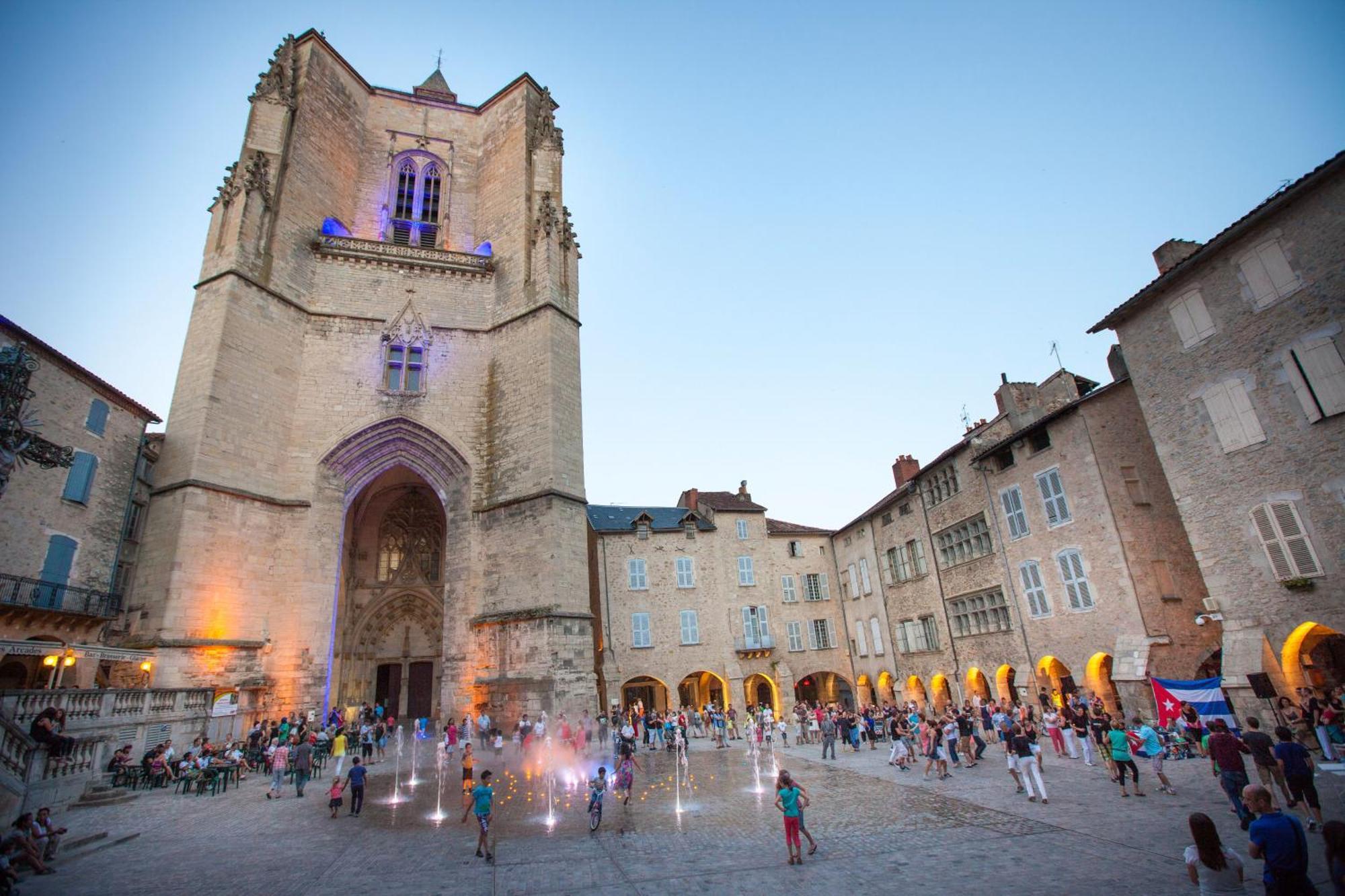 Le Nid 3 Etoiles Wifi, Netflix, Disney, Coeur De Bastide Villefranche-de-Rouergue Exterior photo